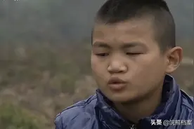 蟒蛇与男孩同吃同住，9年时间长到140多斤，2013年帮主人找到工作图片