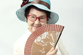 老公出轨女儿自杀，坐牢18年，被骗90万，71岁成千万富翁，太传奇图片