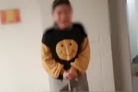 江苏一女孩上学迟到要妈妈送，大声嘶喊哭叫，网友：孩子的自尊心图片