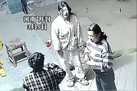 打弟弟要趁早！20岁二姐打18岁弟弟被“反杀”，大姐出手直接压制图片