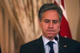 铁了心转向中国！沙特王储会见布林肯，穿拖鞋见面现场不挂星条旗图片