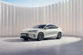 新一代主流中型轿车比亚迪海豹DM-i正式上市，售价16.68万-23.68万元图片