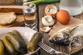 俄罗斯人爱吃的6道下酒菜，看完才终于明白：为啥他们这么能喝图片