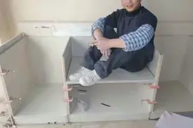 用瓷砖做橱柜，为啥越来越少了？看过它的这些缺点，你就不奇怪了图片