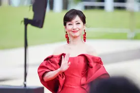 又是红毯！女顶流翻车，马苏老土，倪虹洁婀娜，赵雅芝艳压群芳图片