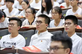 大一新生：入党申请书怎么写？这三个过来人趟过的坑，你得避开图片