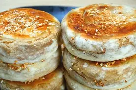 麻酱烧饼最简单做法，1次饧面5分钟烙熟，外酥里软层次多，太香了图片