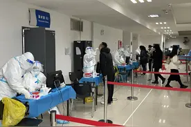 研考首日 西安交大兴庆校区考点6点开启防疫通道 考生有序进入图片