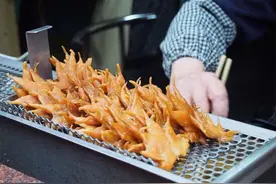 在中国喂猪的玉米棒子，当垃圾的枫叶和香蕉皮，到外国却成了美食图片