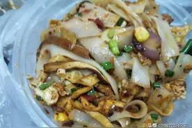 广东小伙晒早餐，女白领吐槽太脏，评论区一边倒：收起你的高贵图片