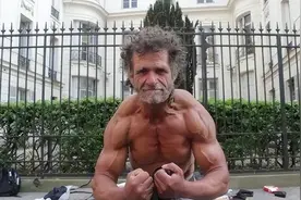 八块腹肌、写书，做网红……法国流浪汉可真是流浪界的一股清流啊图片