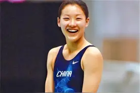 跳水女皇伏明霞现状：生1女2子，71岁丈夫要拼4胎，被宠出幸福肥图片