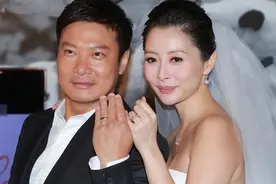 汤盈盈带俩女儿现身水上乐园，玩水仍戴着口罩，大女儿太像钱嘉乐图片