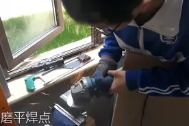 逮虾户！这儿有学生在学校“开车”漂移>>>图片