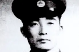1956年中国击落美军飞机，打死16名美军，美国三艘航母抢尸体图片