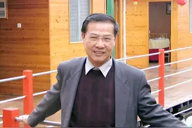 他是赵本山的恩人，写的歌大家都会唱，被误传是祖海的前夫图片