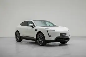 阿维塔联名 MMW 推出限量版阿维塔 011：内外全黑，华为技术加持图片