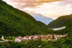 “睁眼全是美景，闭眼满是吉祥”图片