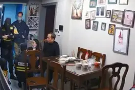 “男子上门掌掴男童”更多细节披露：老人被推倒后多次冲向厨房，鲁某妻子曾尝试和解未果图片