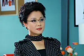 演员于小慧：没出月子被迫离家，单亲妈妈35年，风光背后有眼泪图片
