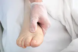 医生提醒：脚部若出现这3种异常，或是肾脏出问题了，别疏忽大意图片