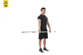 练肩效果很猛的杠铃提拉，学会三个技巧，轰炸三角肌还不受伤图片