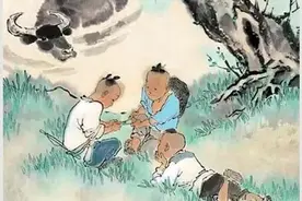 爬在地上钓“牛牛”图片