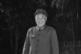 武汉军区第一任司令员，46岁授上将，58岁被免职，儿子却被判死刑图片