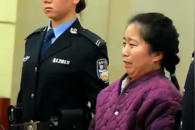 2015年，2岁男孩喊屁屁疼，父亲带他就医后，立马报案：抓保姆！图片