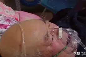 71岁老父亲因感冒送进医院却成重症白肺，3个儿子跪地痛哭求医生图片