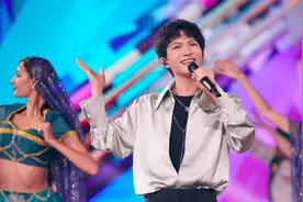 跨年晚会上最忙的歌手，开启霸屏模式的周深，23年已签下3档综艺图片