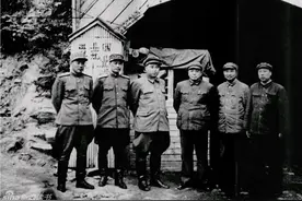 专治“美吹”：毛泽东“三视”教育，改造“做奴隶久了伸不直腰”图片