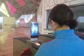 “刷脸”坐公交来了！乌鲁木齐7条BRT线路开启“人脸支付”功能图片