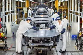 底层月薪过万，一文带你走进汽车焊装车间图片