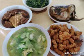 农村一家六口的晚餐发到网上，网友：粗茶淡饭真好，生活过得通透图片