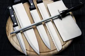 菜刀变钝怎么办？50年磨刀老师傅教我一招，锋利又耐用图片