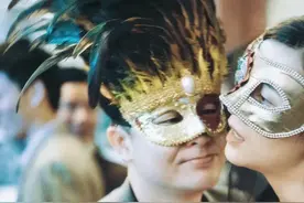 相当炸裂！张颂文宋佳风中有朵雨做的云！图片