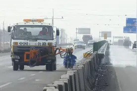 师市交通运输局为甘莫公路“美容”图片