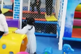 带孙女孙子去游乐园玩图片