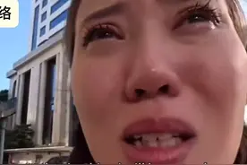 中国不安全？外国情侣遗失手机说民警不办事，贴二维码向网友要钱图片