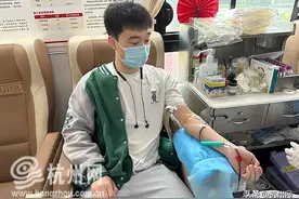 “热血迎亚运”主题献血车开进在杭高校图片