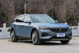 岚图FREE：百万级配置、4.5秒破百，这台中国车竟然卖这么便宜？图片