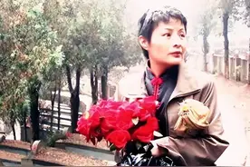 对越自卫反击战，女兵因祭奠战友违纪开枪被开除，后来怎么样了？图片