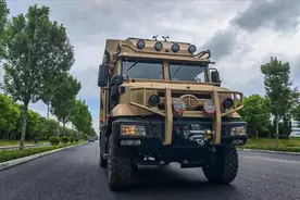 解放·雪鹰4X4越野房车，外观霸气很拉风，8.6T+全时四驱+三把锁图片