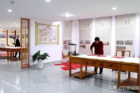 县书协：书法祝福送新人 移风易俗倡新风图片
