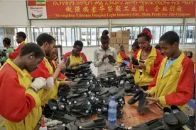 中国人在非洲建厂：一天12小时，月薪600包三餐，当地人抢着干图片