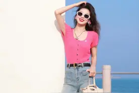 10个姿势，简约上镜很好学，拍出苗条漂亮的全身照图片