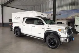 大型全尺寸皮卡助阵！10多万满足精致露营，丰巢牌背驮式房车图片