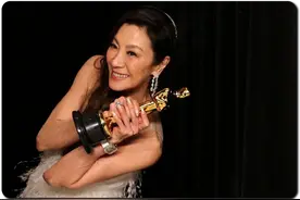 无论身处哪个宇宙，她都一直在战斗丨对话 杨紫琼图片