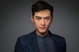 40岁胡歌官宣已婚当爸！妻子平安产女，首次曝光老婆身份不是明星图片